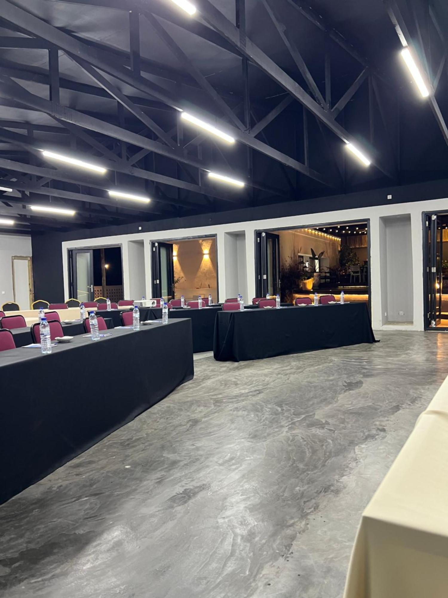 Nkanhi Centro De Conferencias E Hotel 蓬塔杜欧鲁 外观 照片
