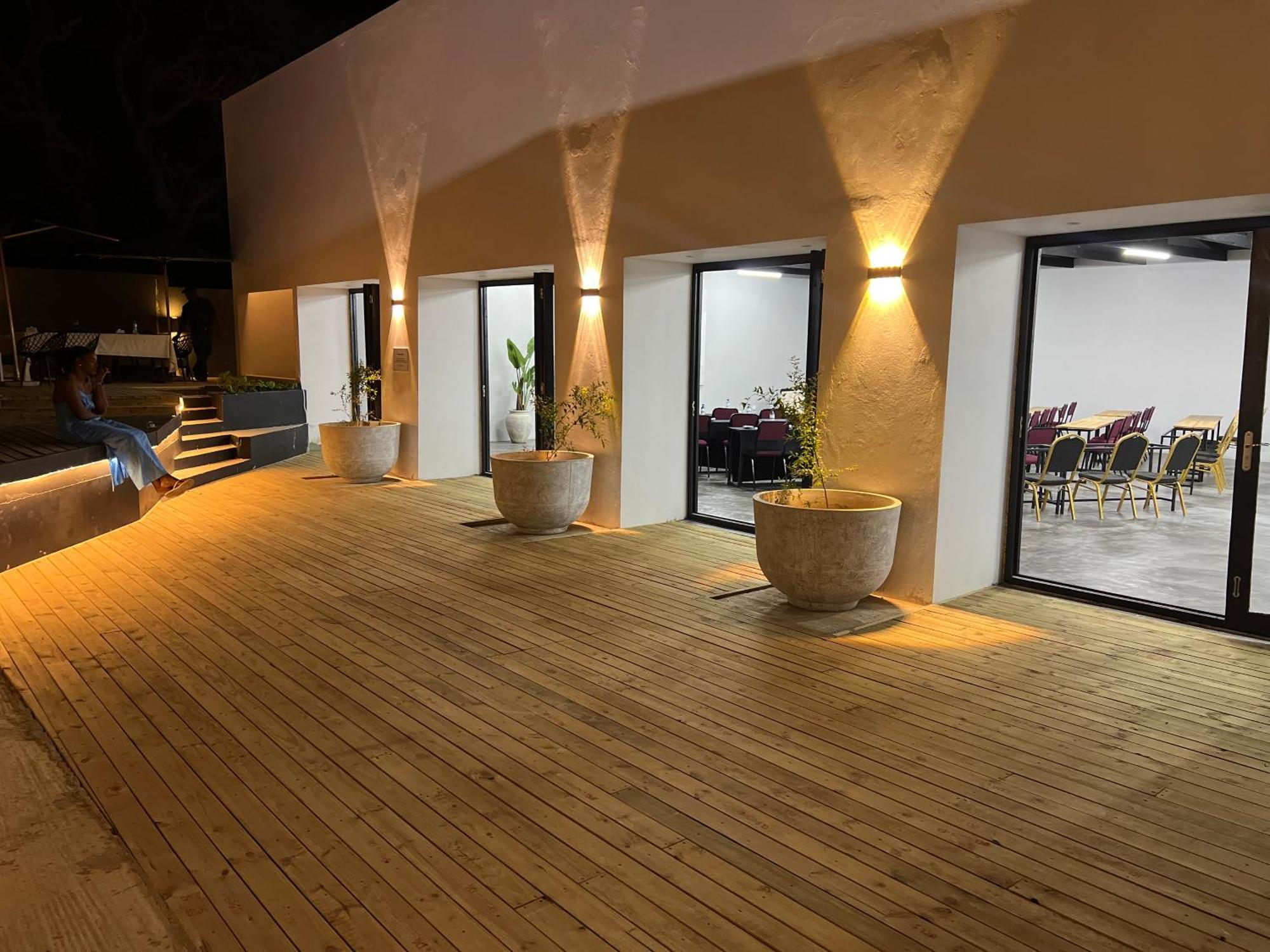 Nkanhi Centro De Conferencias E Hotel 蓬塔杜欧鲁 外观 照片
