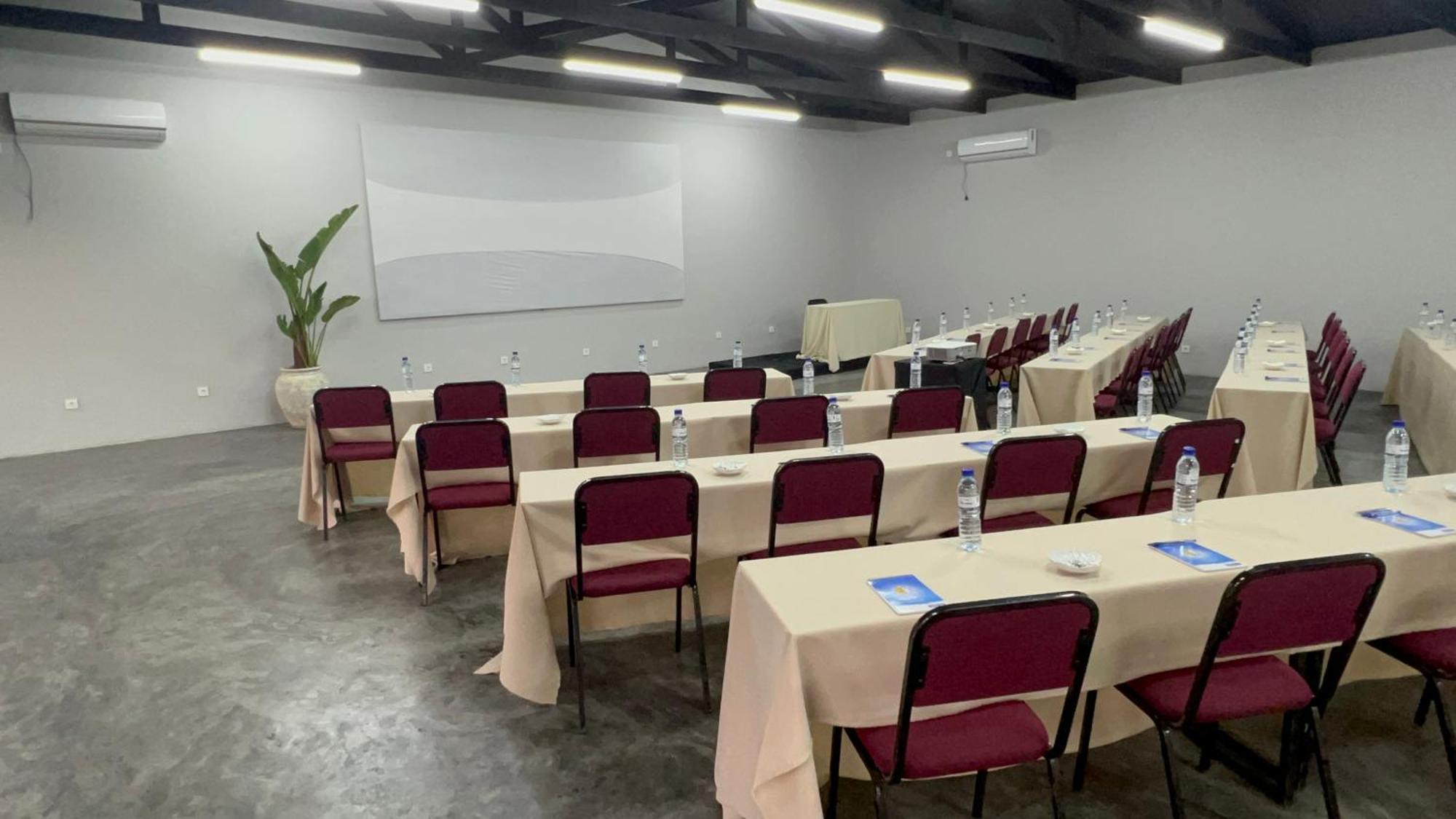 Nkanhi Centro De Conferencias E Hotel 蓬塔杜欧鲁 外观 照片