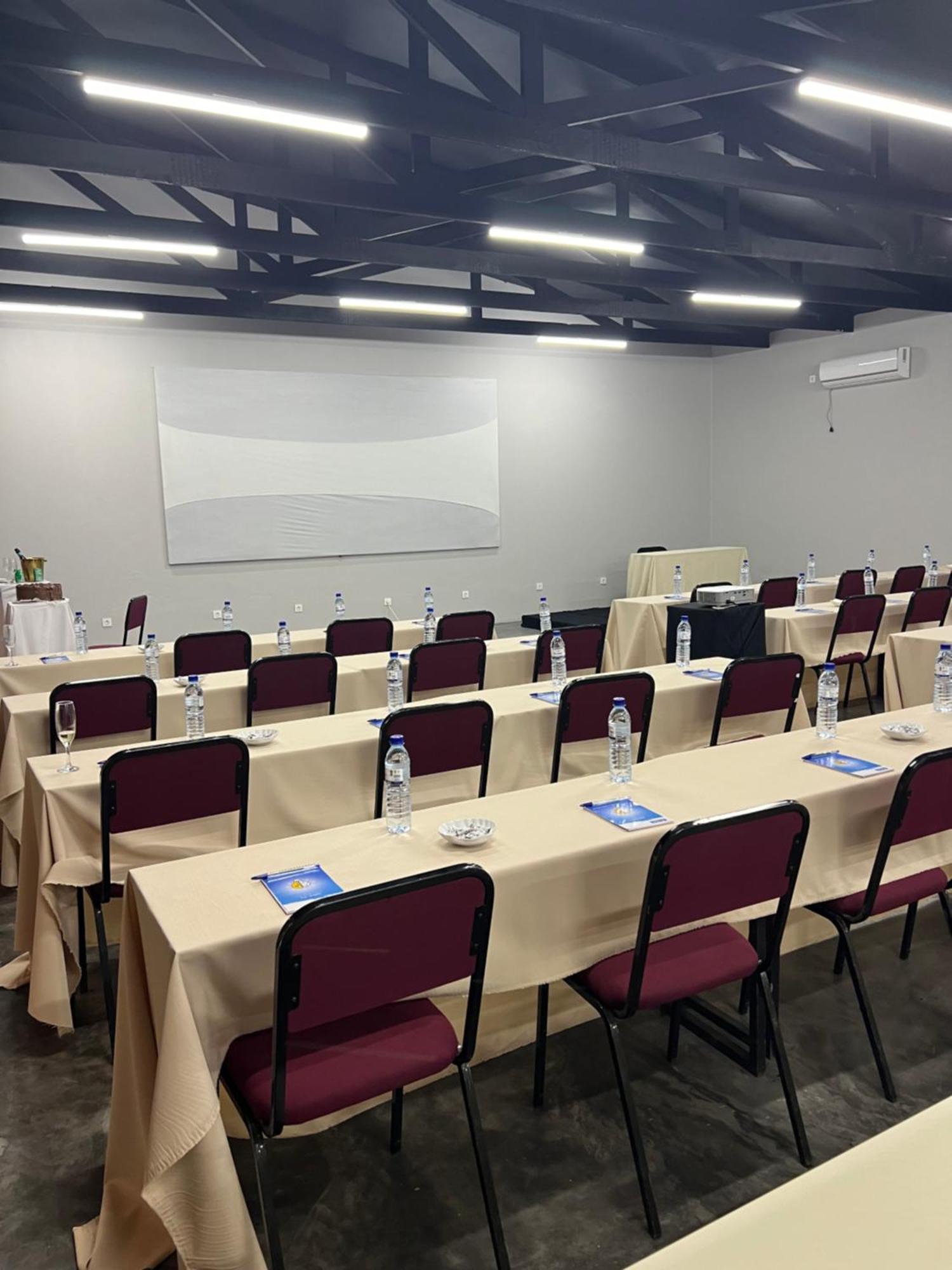 Nkanhi Centro De Conferencias E Hotel 蓬塔杜欧鲁 外观 照片