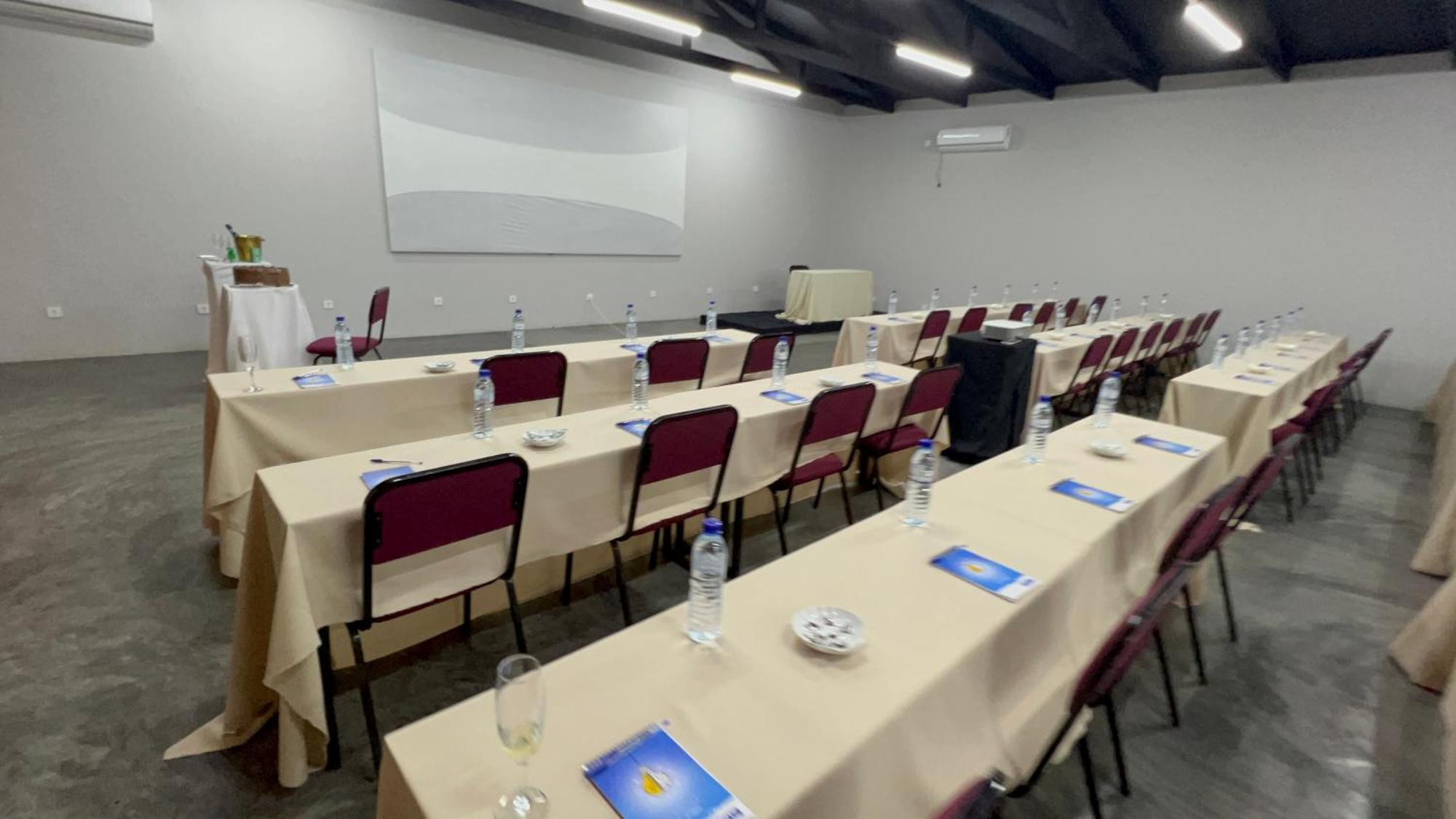 Nkanhi Centro De Conferencias E Hotel 蓬塔杜欧鲁 外观 照片