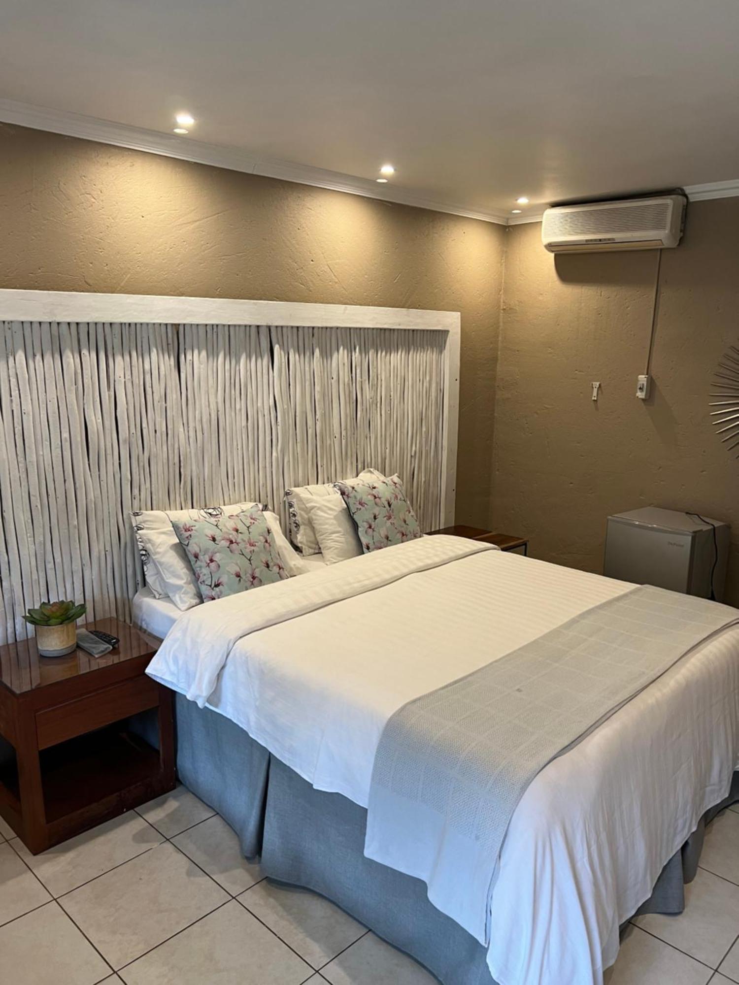 Nkanhi Centro De Conferencias E Hotel 蓬塔杜欧鲁 外观 照片
