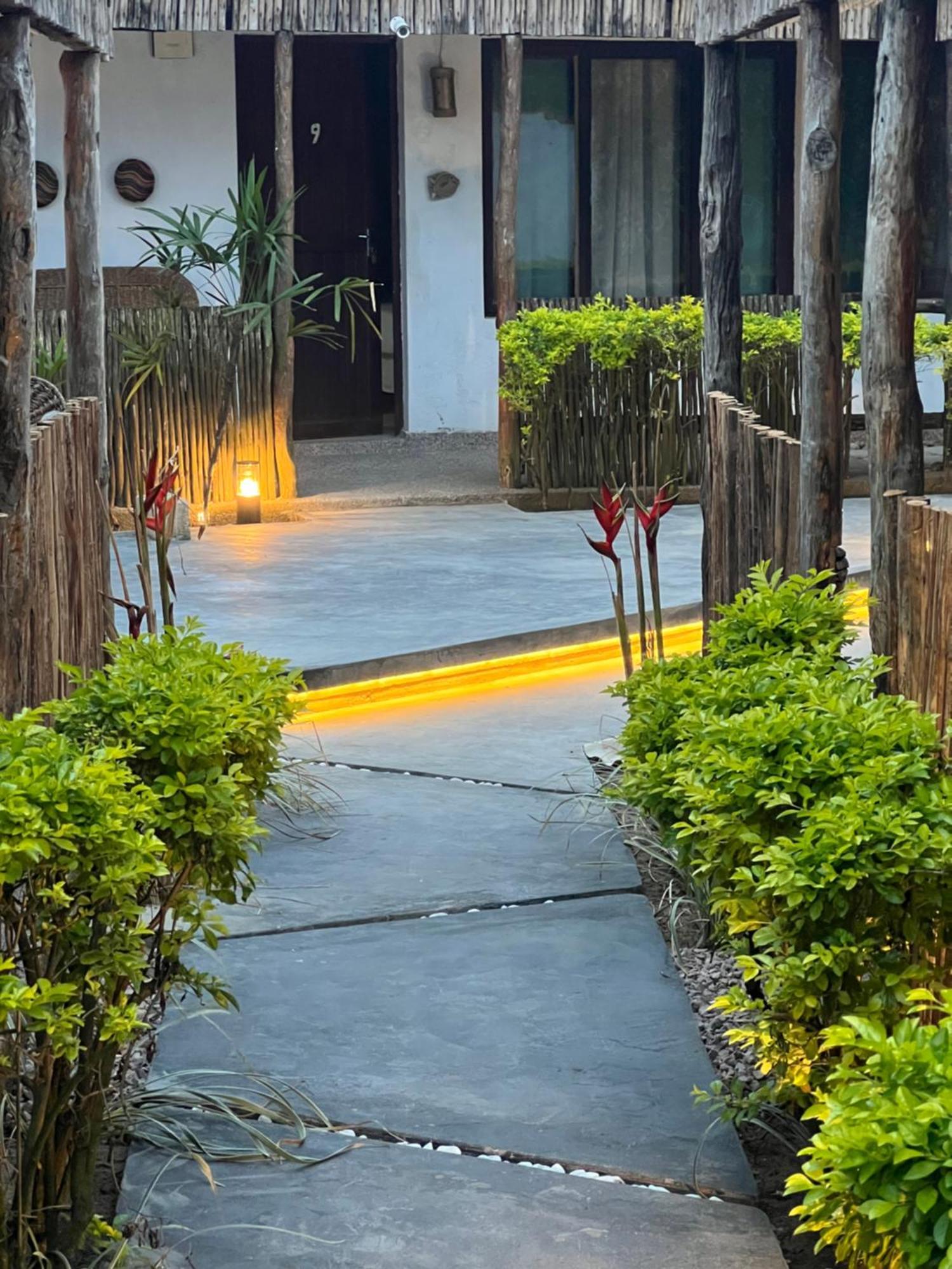 Nkanhi Centro De Conferencias E Hotel 蓬塔杜欧鲁 外观 照片